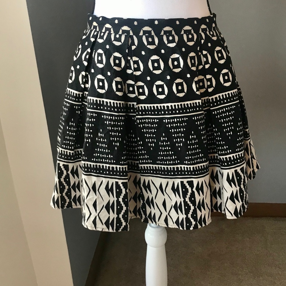 FOREVER 21 Lined Skirt - Like New!